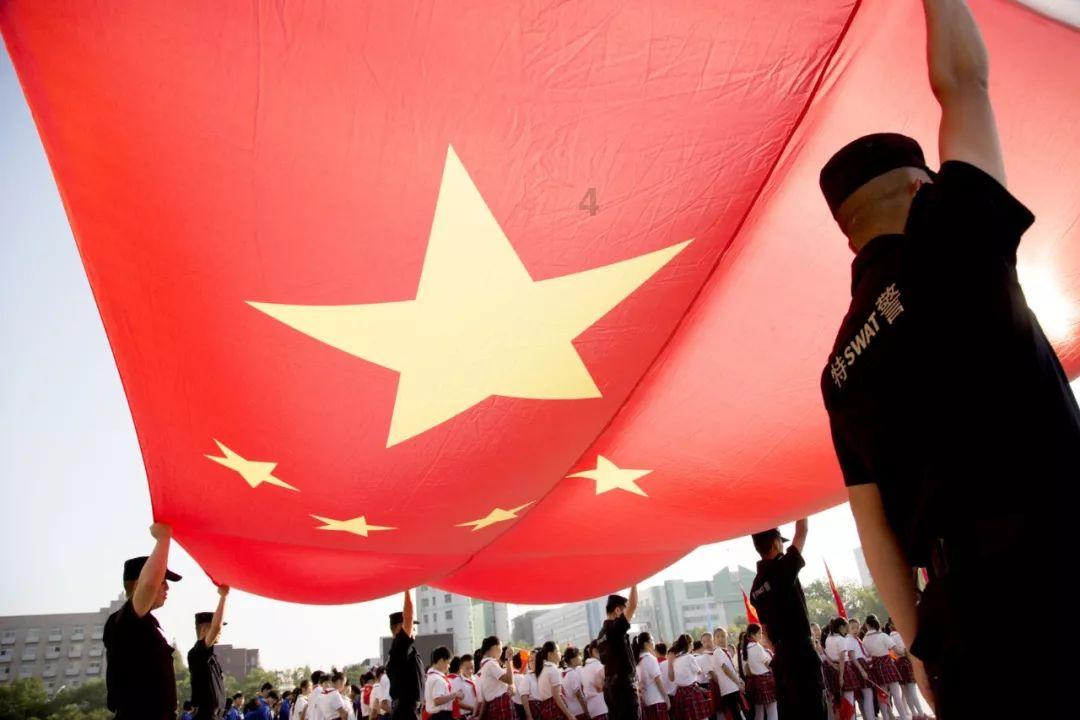 上海三毛跌停!主力资金净流出超4400万元,子公司惹诉讼